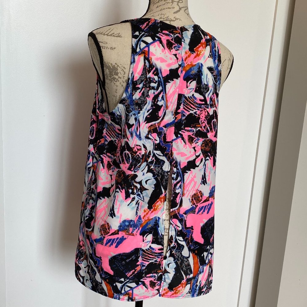Patterned Racer Back Tank w/ Lower Back Opening - Picture 3 of 6